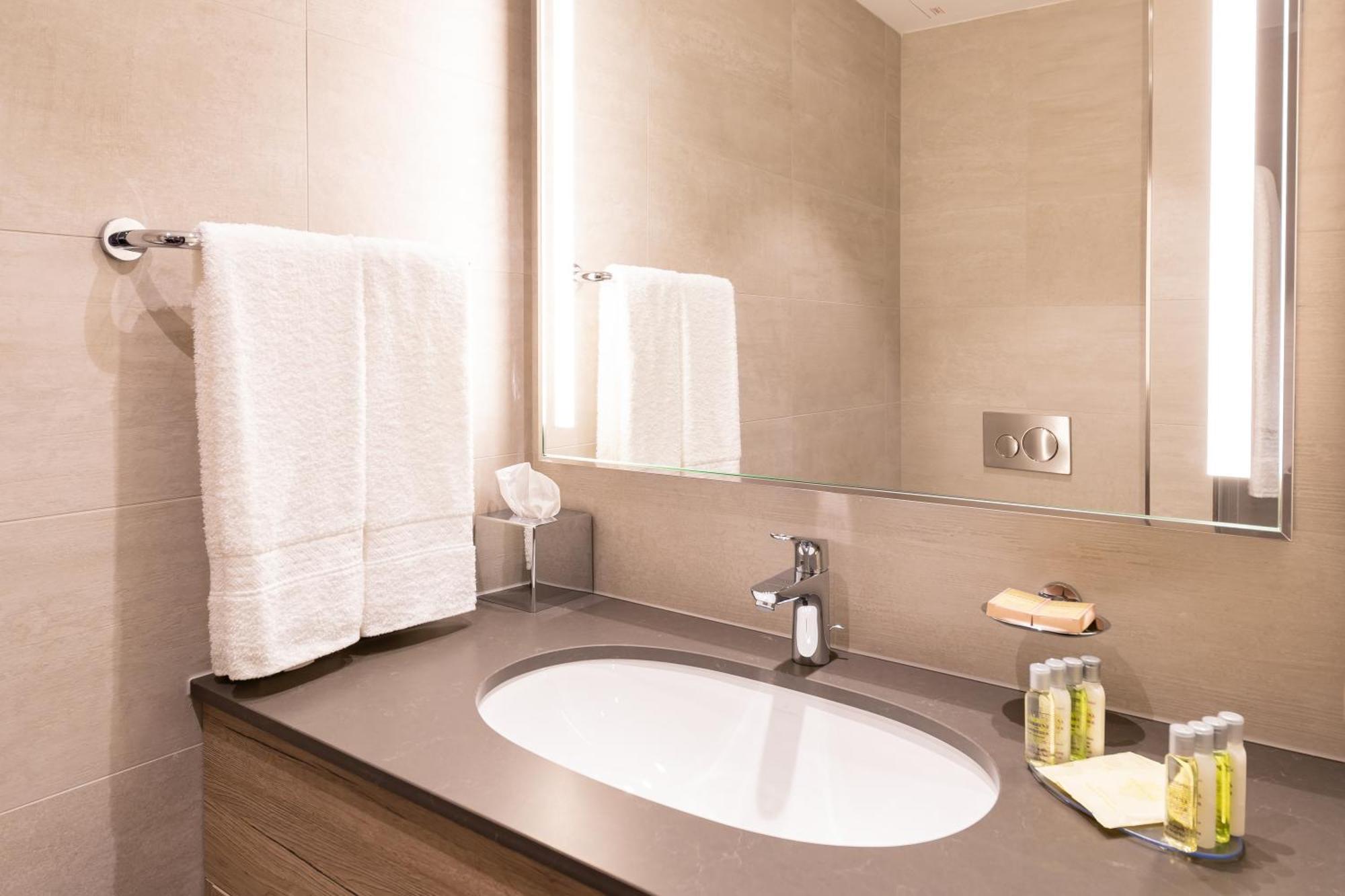Hilton Garden Inn Wiener Neustadt Extérieur photo