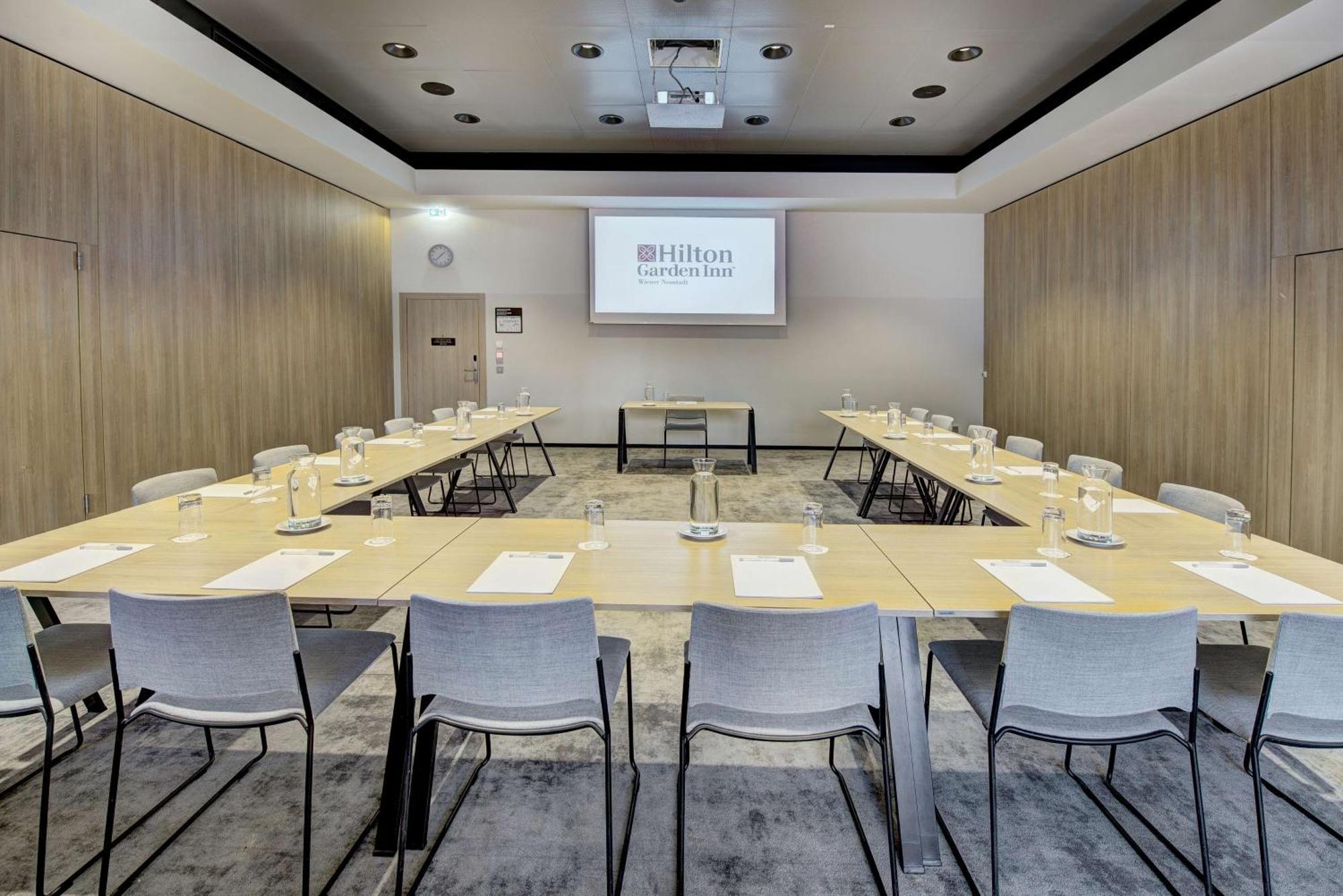Hilton Garden Inn Wiener Neustadt Extérieur photo