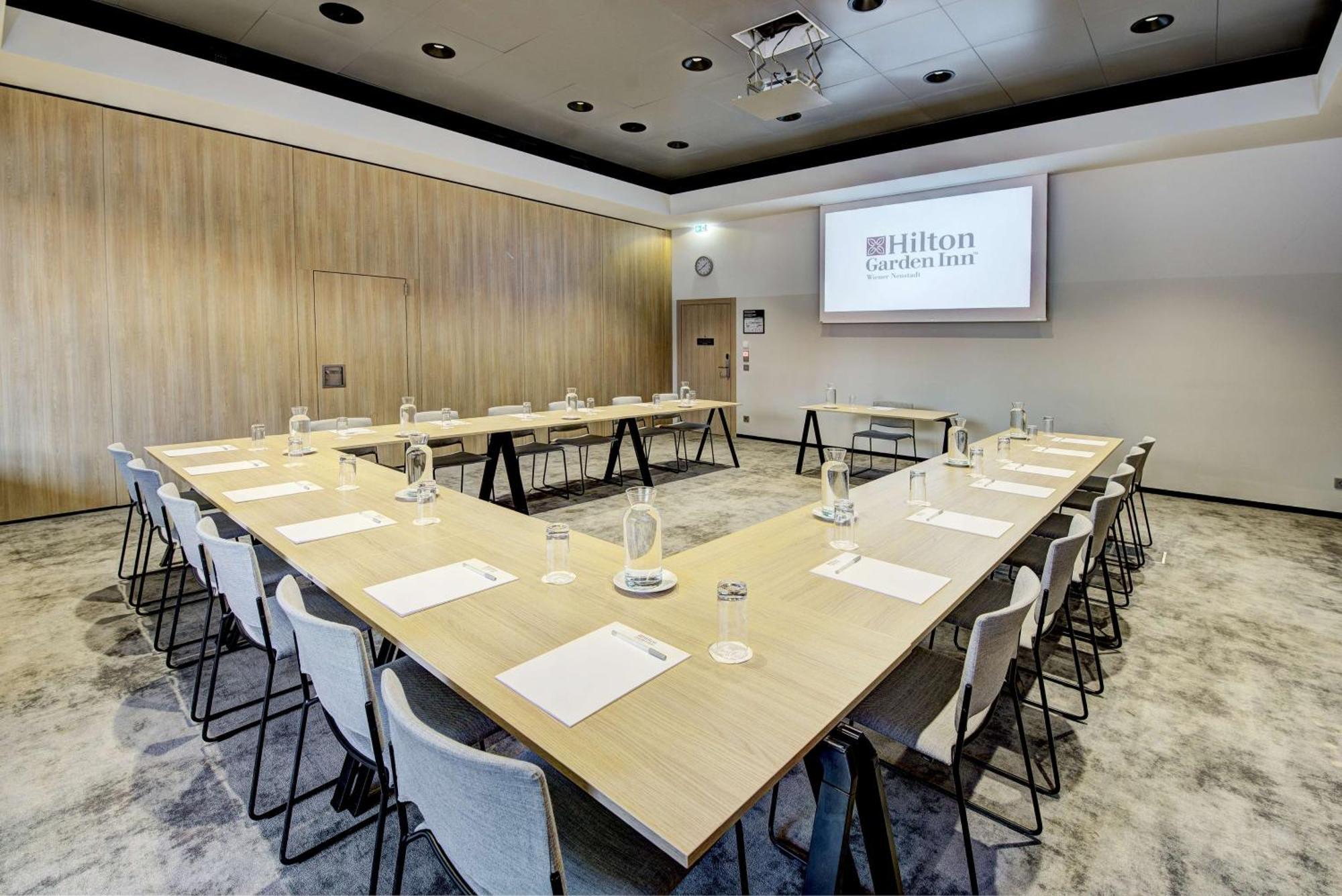 Hilton Garden Inn Wiener Neustadt Extérieur photo