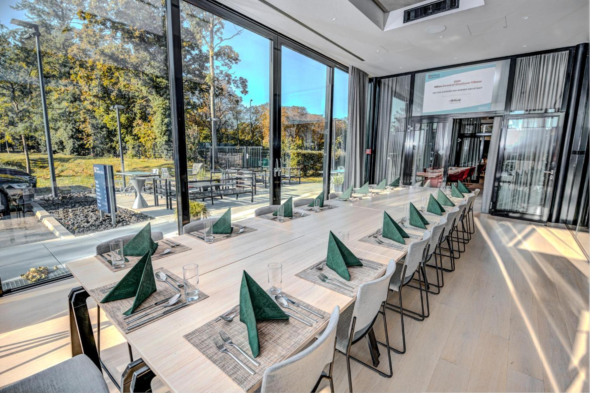 Hilton Garden Inn Wiener Neustadt Extérieur photo