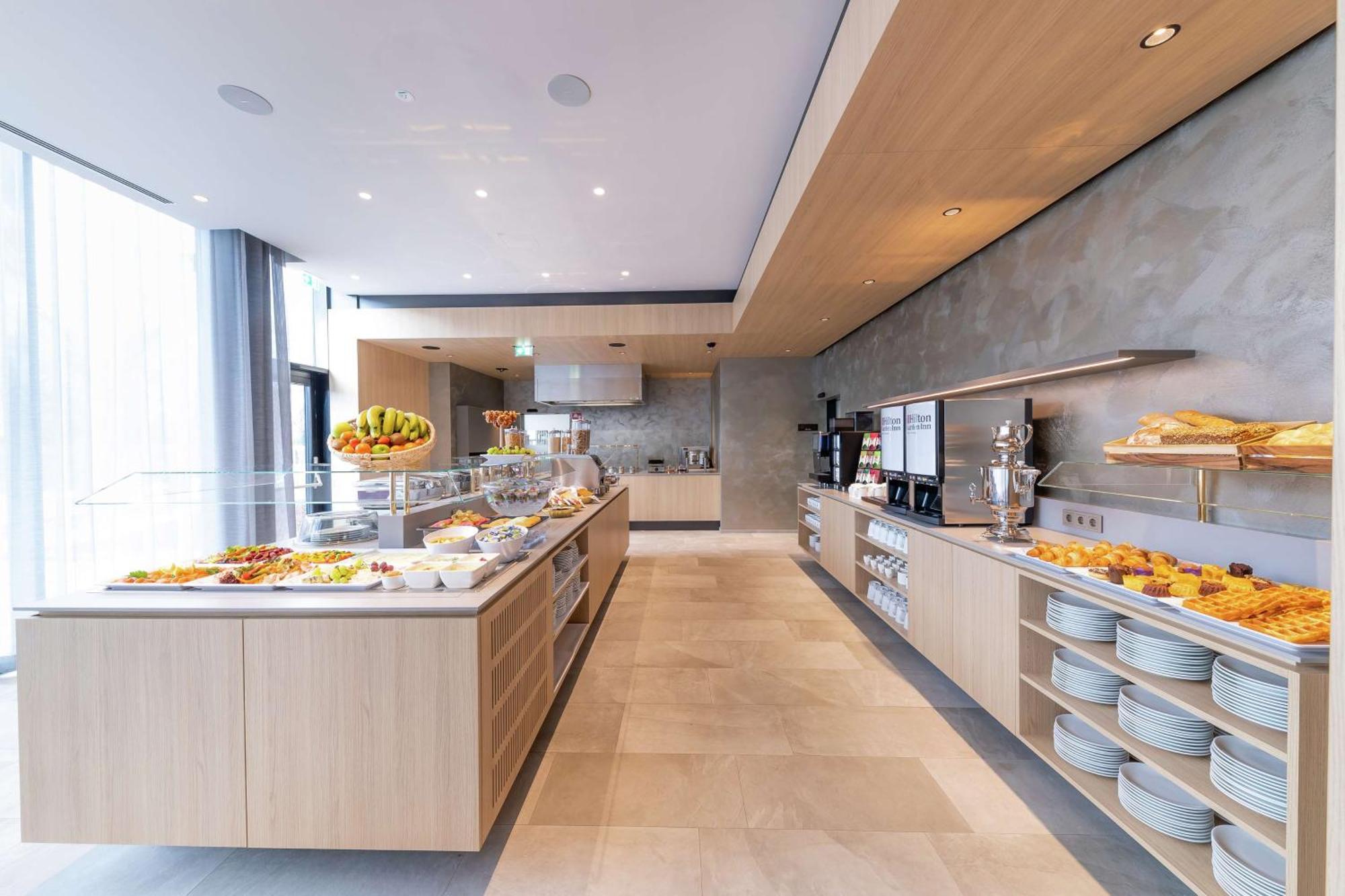 Hilton Garden Inn Wiener Neustadt Extérieur photo